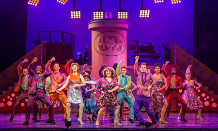 Behind-The-Scenes-Hairspray-UK-Tour-Staffordshire-Theatre